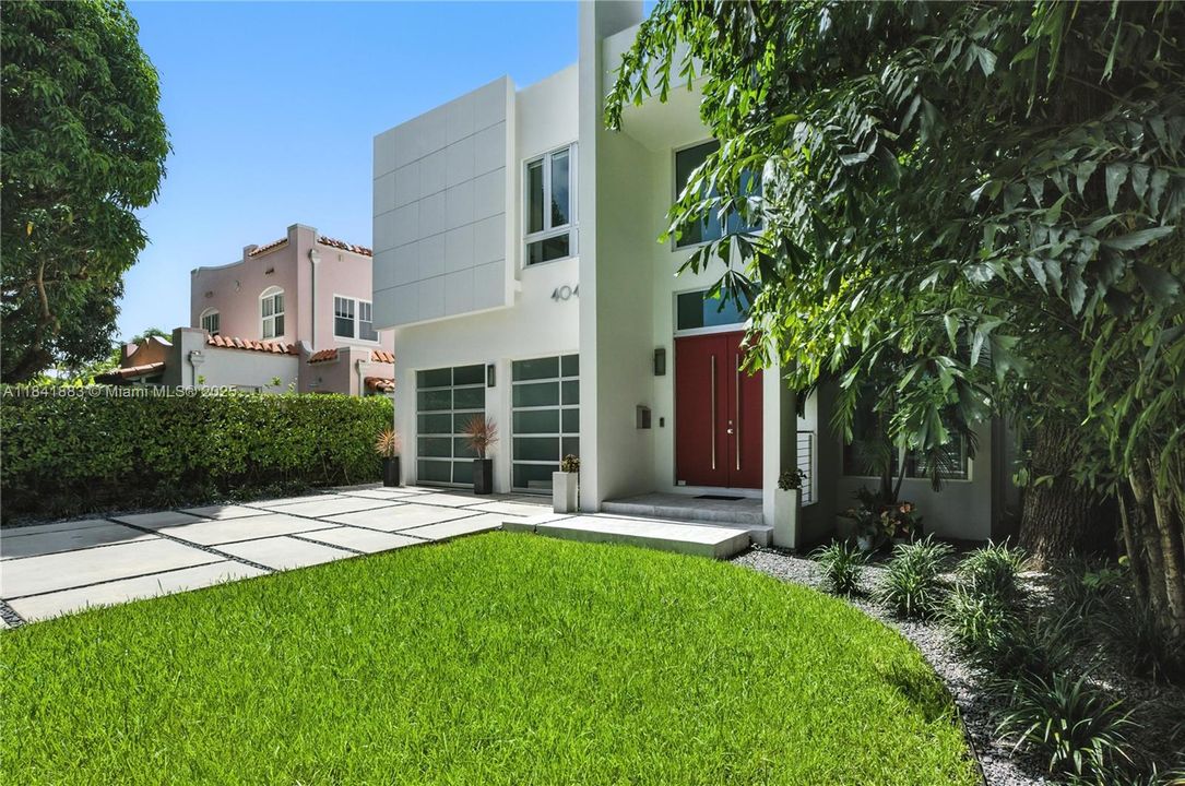 Active With Contract: $3,795,000 (4 beds, 3 baths, 3751 Square Feet)