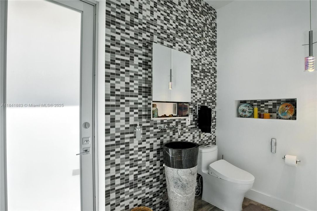 Active With Contract: $3,795,000 (4 beds, 3 baths, 3751 Square Feet)