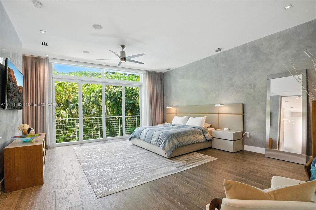 Active With Contract: $3,795,000 (4 beds, 3 baths, 3751 Square Feet)