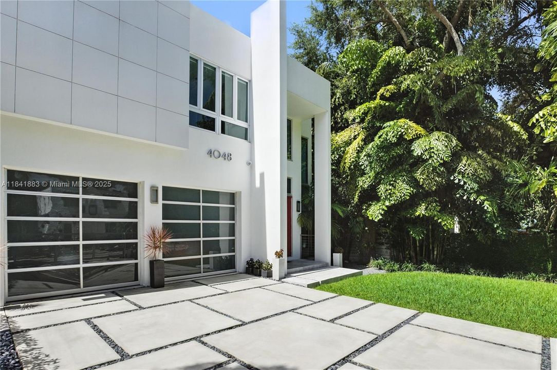 Active With Contract: $3,795,000 (4 beds, 3 baths, 3751 Square Feet)