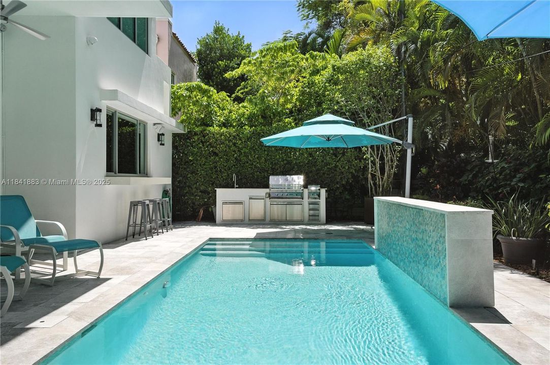 Active With Contract: $3,795,000 (4 beds, 3 baths, 3751 Square Feet)