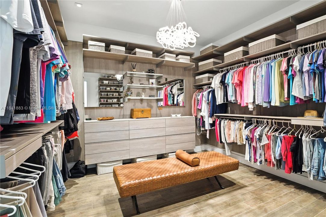 Active With Contract: $3,795,000 (4 beds, 3 baths, 3751 Square Feet)