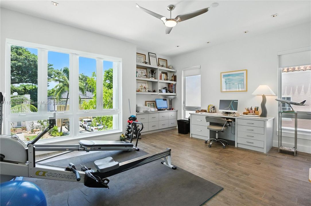 Active With Contract: $3,795,000 (4 beds, 3 baths, 3751 Square Feet)