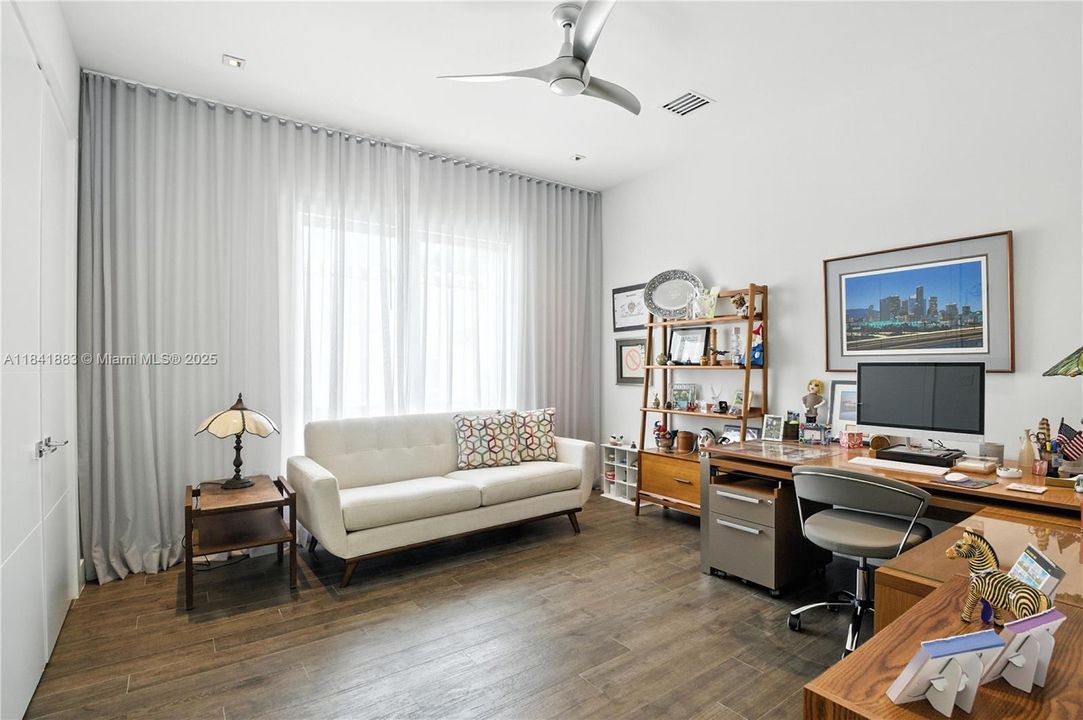 Active With Contract: $3,795,000 (4 beds, 3 baths, 3751 Square Feet)