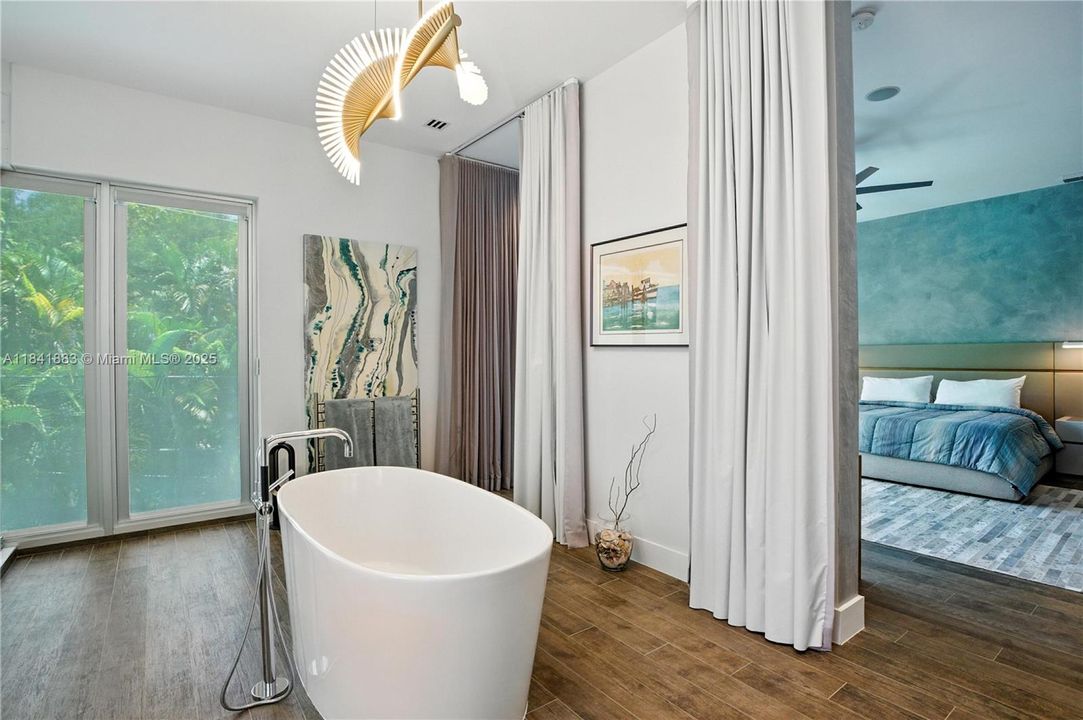 Active With Contract: $3,795,000 (4 beds, 3 baths, 3751 Square Feet)