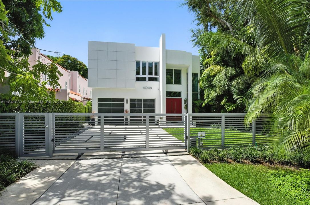 Active With Contract: $3,795,000 (4 beds, 3 baths, 3751 Square Feet)