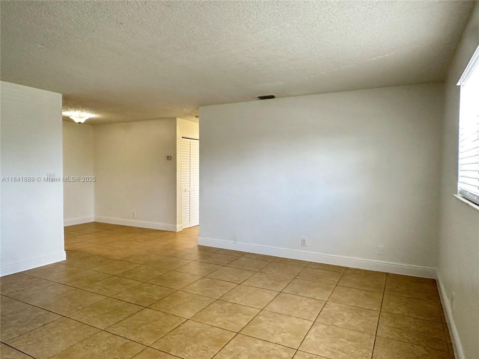 最近租的: $1,995 (2 贝兹, 1 浴室, 0 平方英尺)