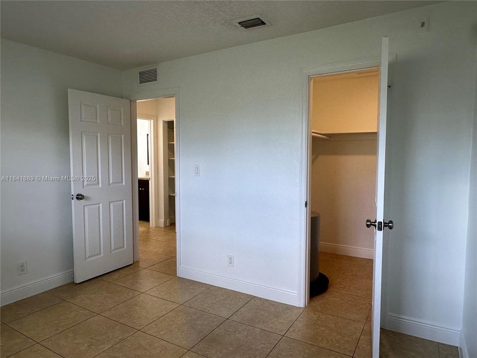 最近租的: $1,995 (2 贝兹, 1 浴室, 0 平方英尺)