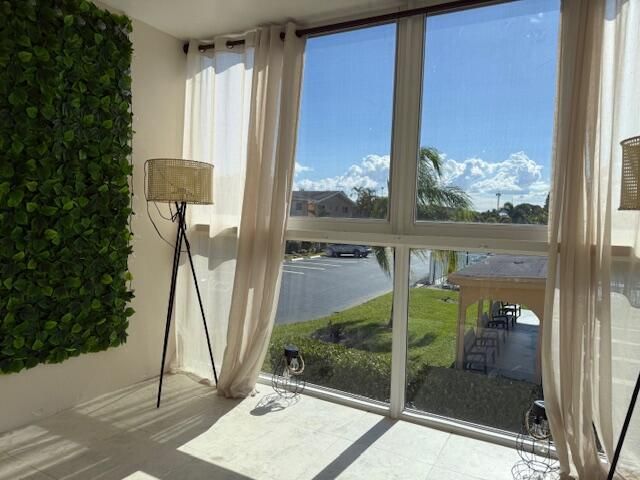 FLORIDA ROOM