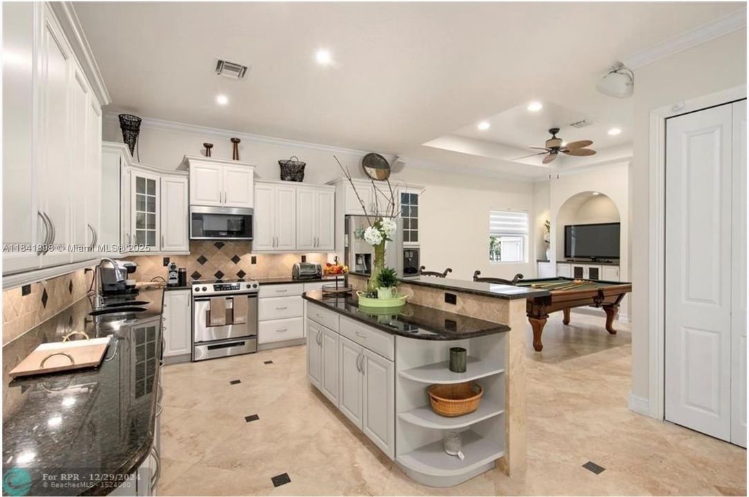 Active With Contract: $2,199,900 (4 beds, 4 baths, 4212 Square Feet)