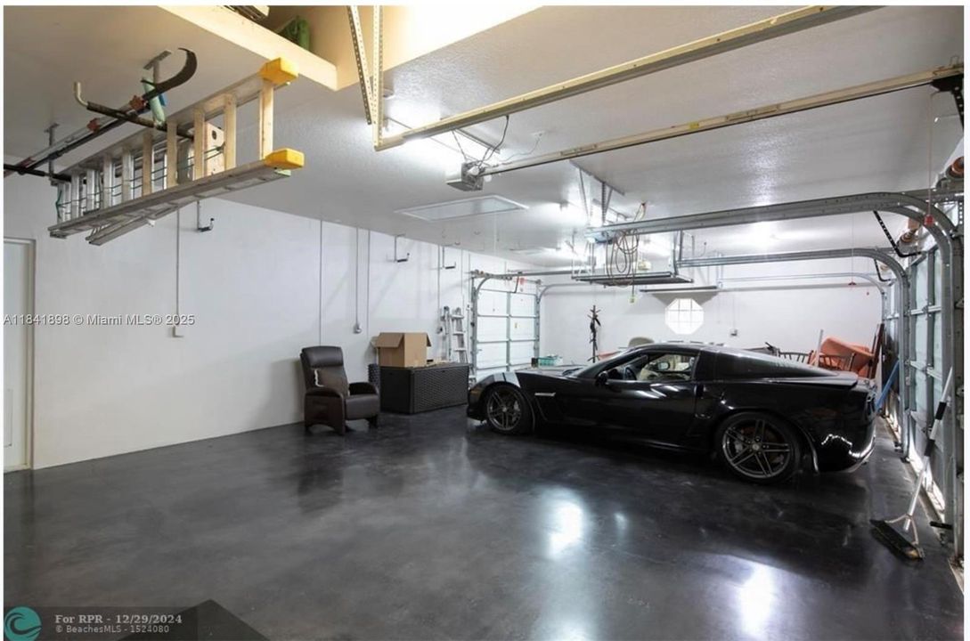 Active With Contract: $2,199,900 (4 beds, 4 baths, 4212 Square Feet)