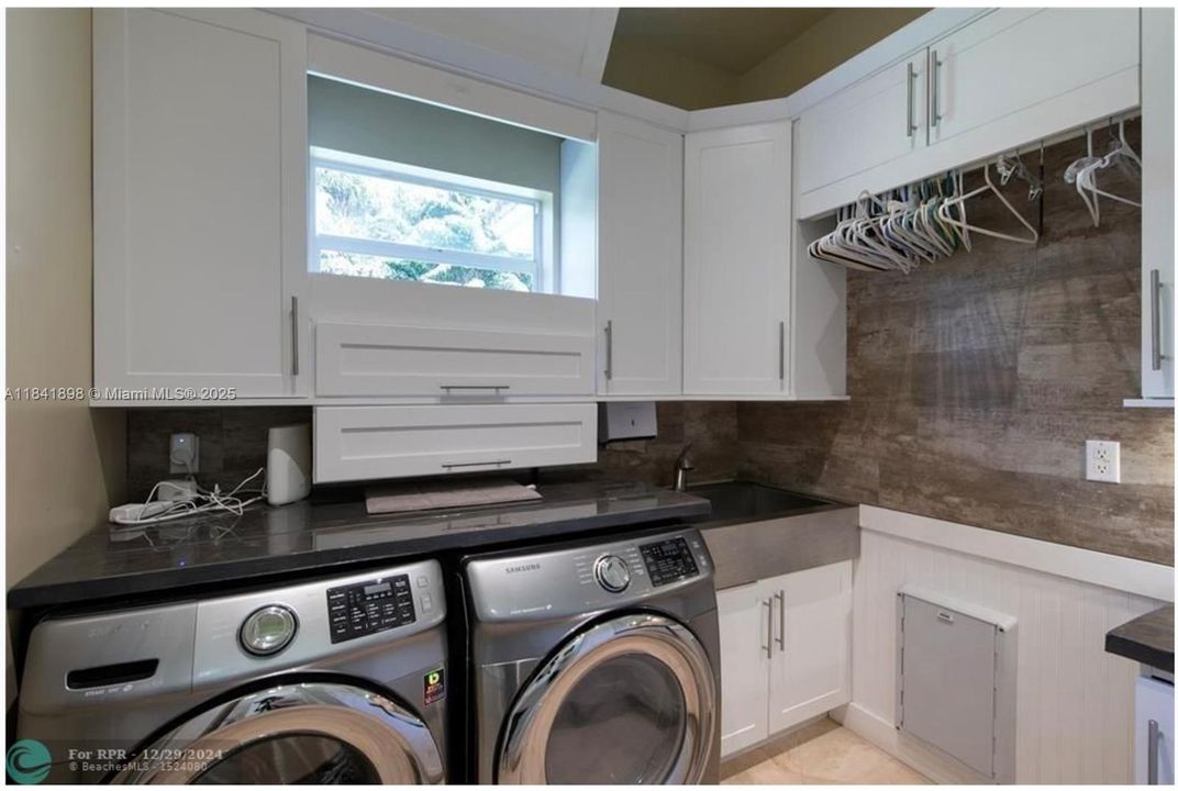 Active With Contract: $2,199,900 (4 beds, 4 baths, 4212 Square Feet)