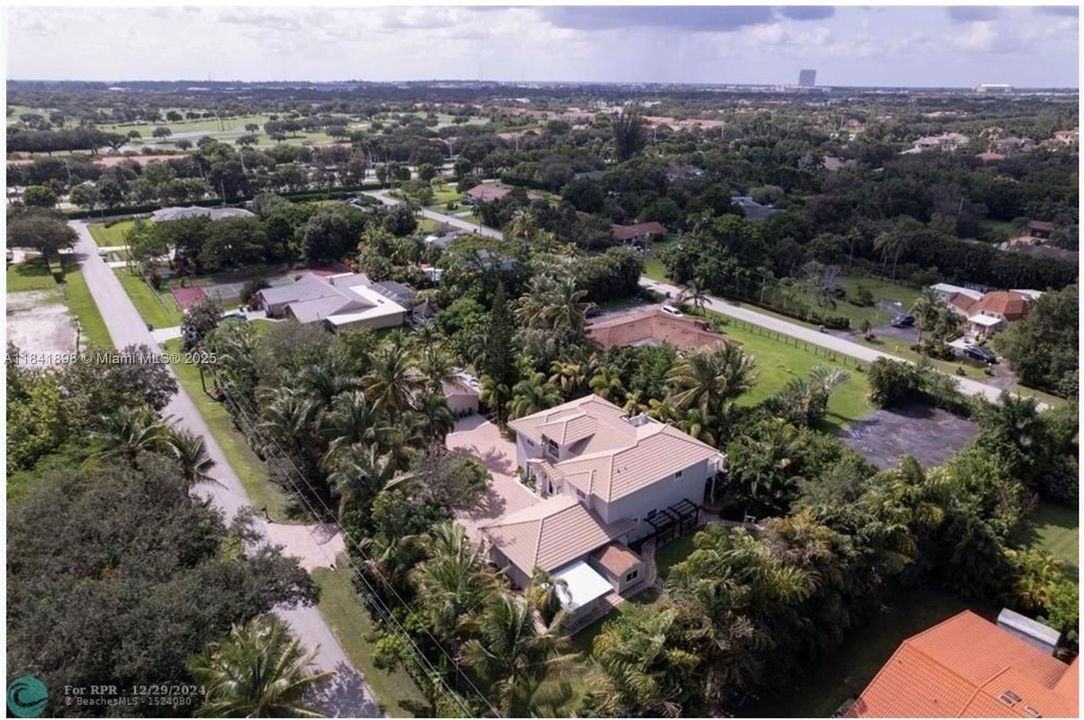 Active With Contract: $2,199,900 (4 beds, 4 baths, 4212 Square Feet)