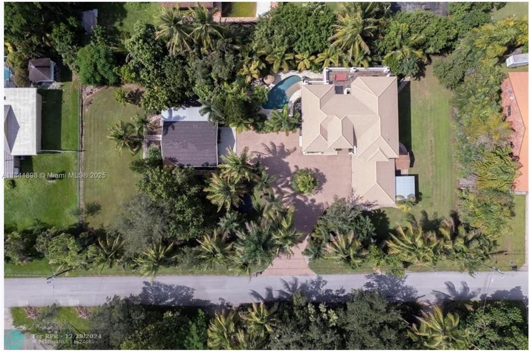 Active With Contract: $2,199,900 (4 beds, 4 baths, 4212 Square Feet)