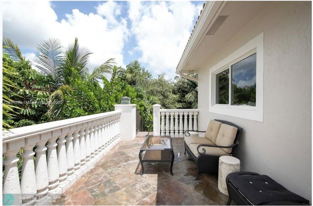 Active With Contract: $2,199,900 (4 beds, 4 baths, 4212 Square Feet)