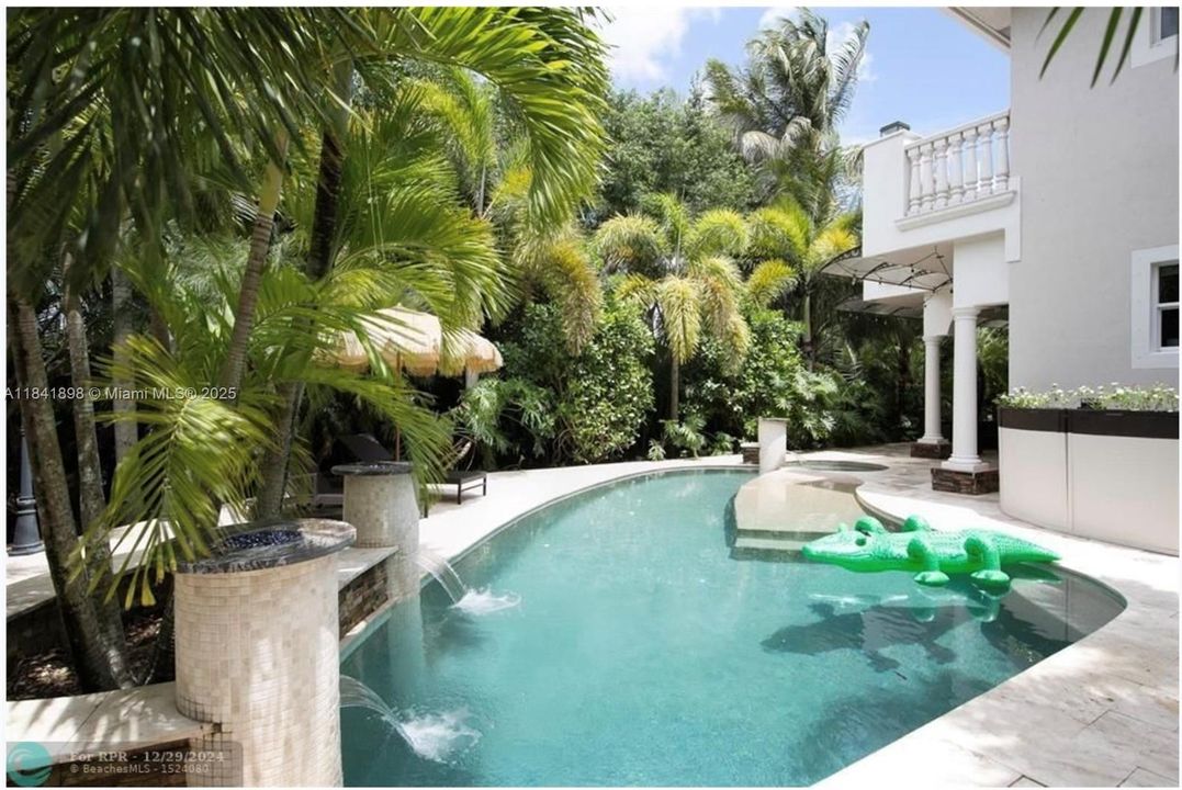 Active With Contract: $2,199,900 (4 beds, 4 baths, 4212 Square Feet)