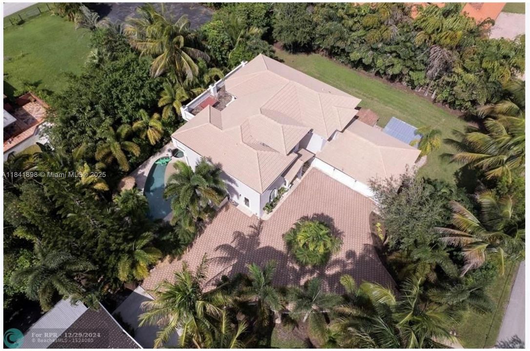 Active With Contract: $2,199,900 (4 beds, 4 baths, 4212 Square Feet)