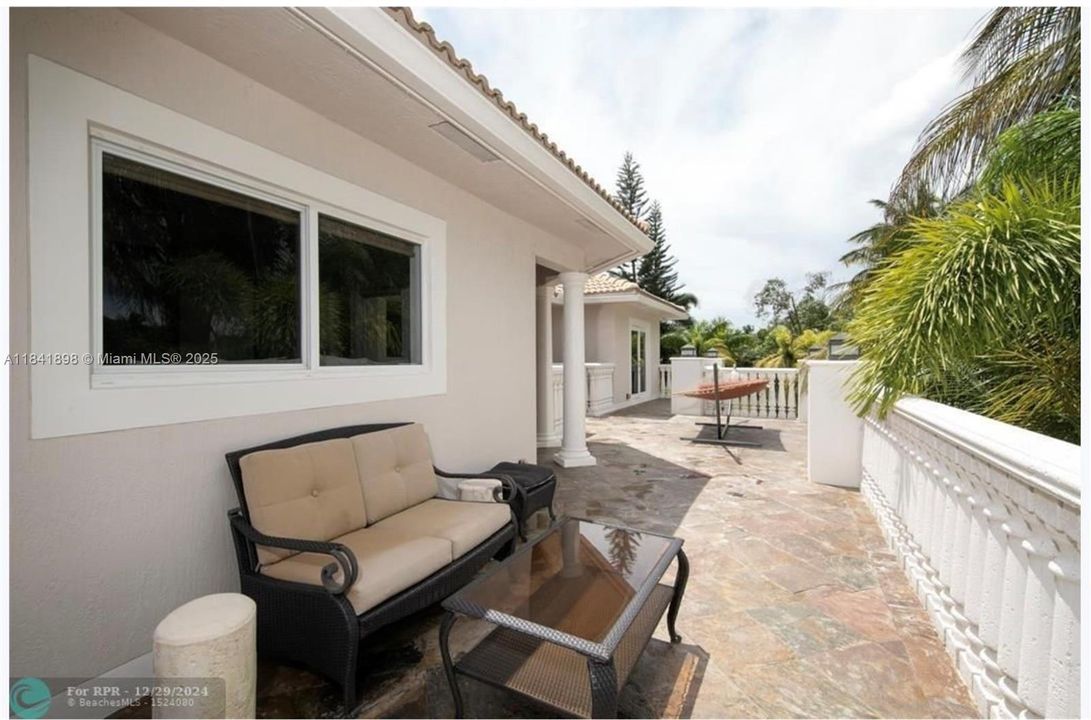 Active With Contract: $2,199,900 (4 beds, 4 baths, 4212 Square Feet)