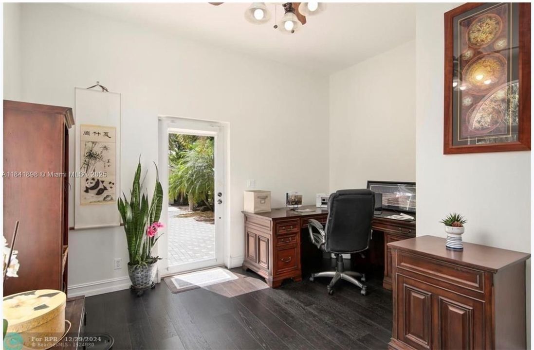 Active With Contract: $2,199,900 (4 beds, 4 baths, 4212 Square Feet)