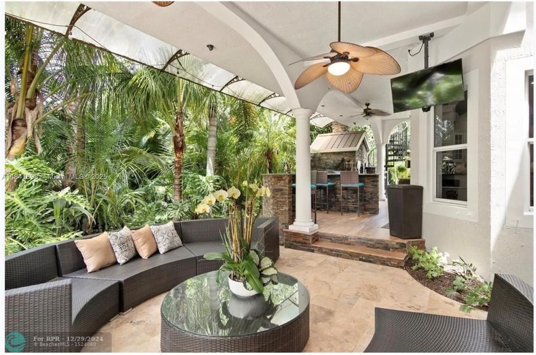 Active With Contract: $2,199,900 (4 beds, 4 baths, 4212 Square Feet)