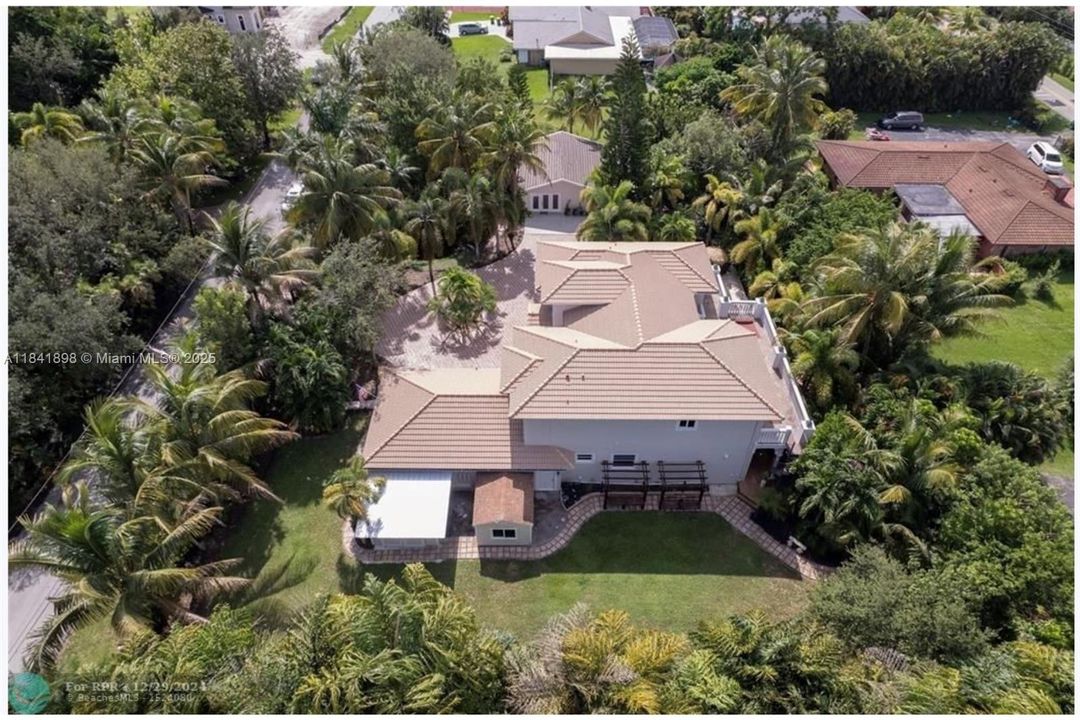 Active With Contract: $2,199,900 (4 beds, 4 baths, 4212 Square Feet)