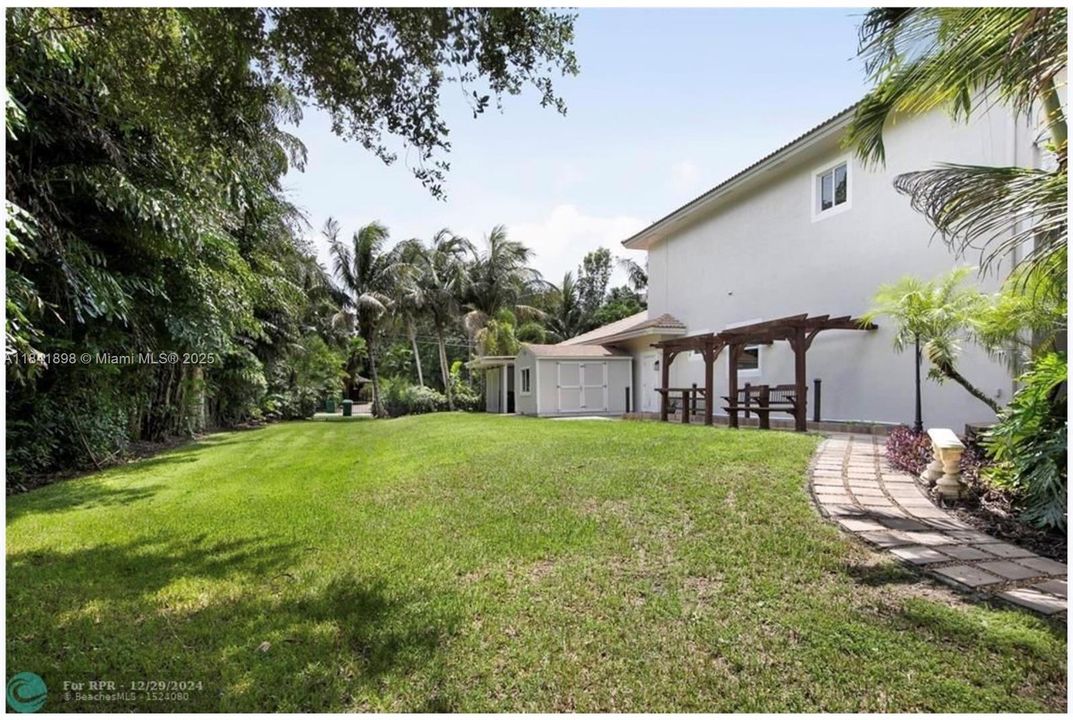 Active With Contract: $2,199,900 (4 beds, 4 baths, 4212 Square Feet)