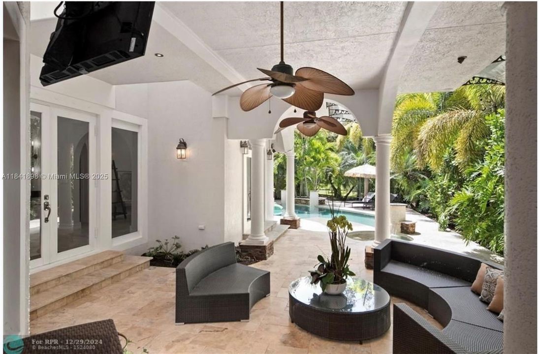 Active With Contract: $2,199,900 (4 beds, 4 baths, 4212 Square Feet)