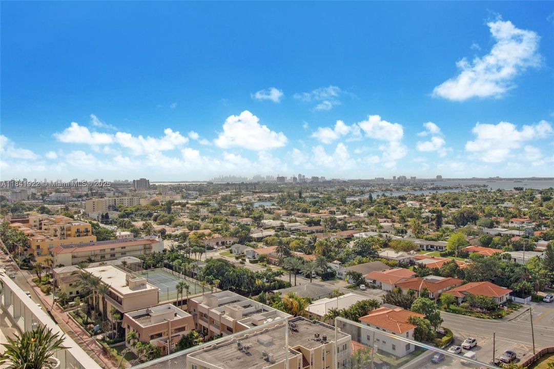 Vendido Recientemente: $38,200,000 (5 camas, 8 baños, 5675 Pies cuadrados)