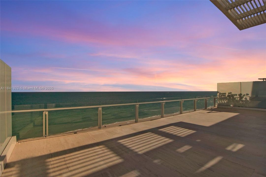 Vendido Recientemente: $38,200,000 (5 camas, 8 baños, 5675 Pies cuadrados)