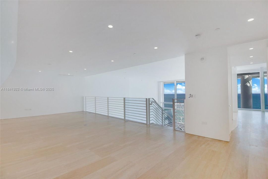 Vendido Recientemente: $38,200,000 (5 camas, 8 baños, 5675 Pies cuadrados)