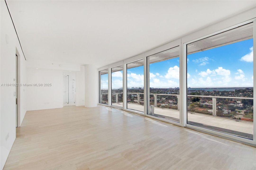 Vendido Recientemente: $38,200,000 (5 camas, 8 baños, 5675 Pies cuadrados)