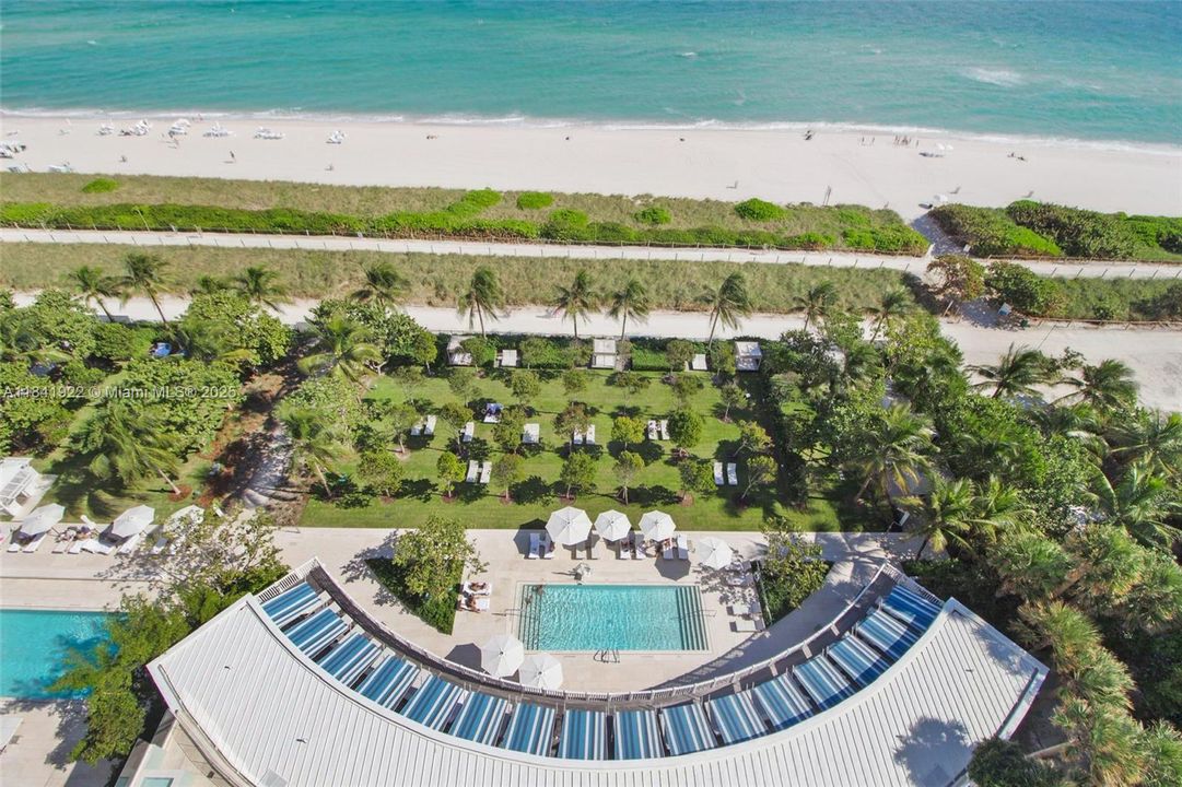 Vendido Recientemente: $38,200,000 (5 camas, 8 baños, 5675 Pies cuadrados)