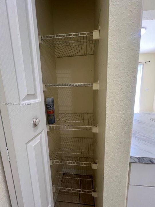 Activo con contrato: $355,000 (3 camas, 2 baños, 1216 Pies cuadrados)