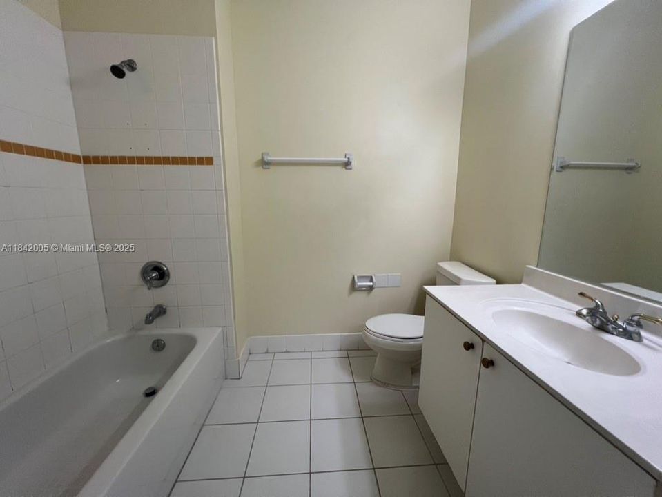 Activo con contrato: $355,000 (3 camas, 2 baños, 1216 Pies cuadrados)