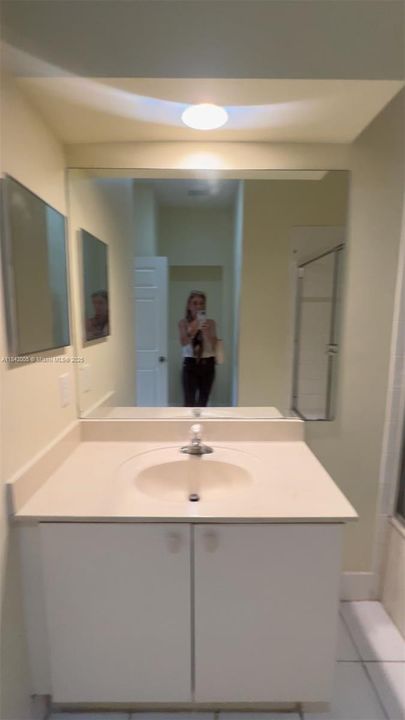 Activo con contrato: $355,000 (3 camas, 2 baños, 1216 Pies cuadrados)