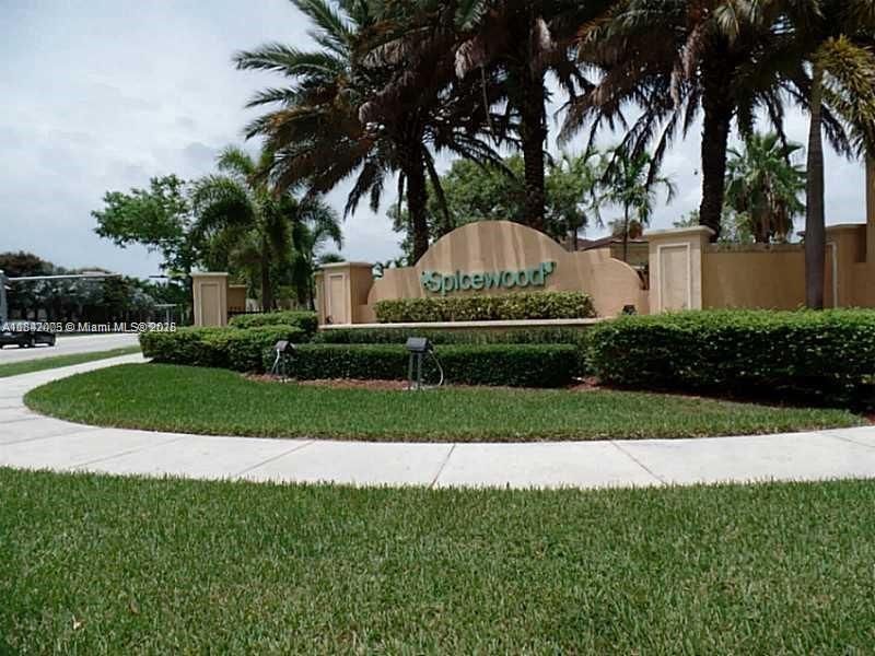 Activo con contrato: $355,000 (3 camas, 2 baños, 1216 Pies cuadrados)