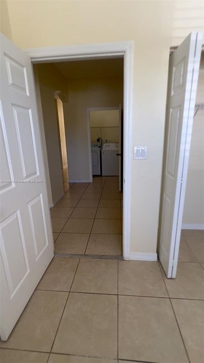 Activo con contrato: $355,000 (3 camas, 2 baños, 1216 Pies cuadrados)