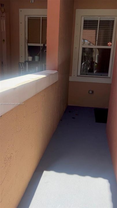 Activo con contrato: $355,000 (3 camas, 2 baños, 1216 Pies cuadrados)