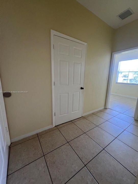 Activo con contrato: $355,000 (3 camas, 2 baños, 1216 Pies cuadrados)