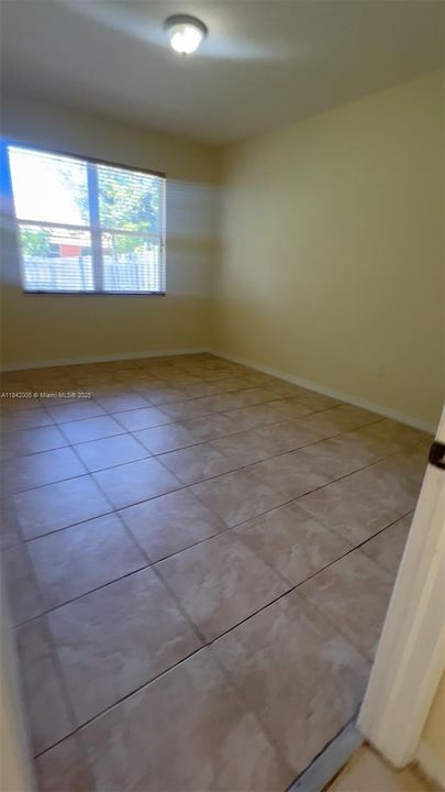 Activo con contrato: $355,000 (3 camas, 2 baños, 1216 Pies cuadrados)