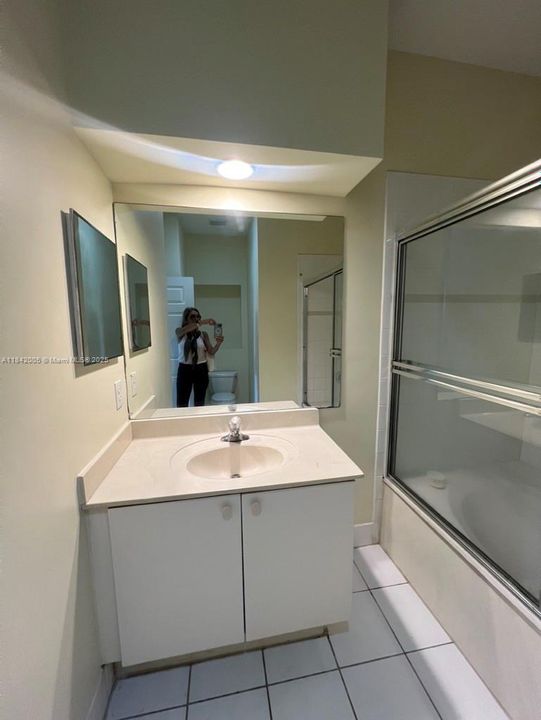 Activo con contrato: $355,000 (3 camas, 2 baños, 1216 Pies cuadrados)