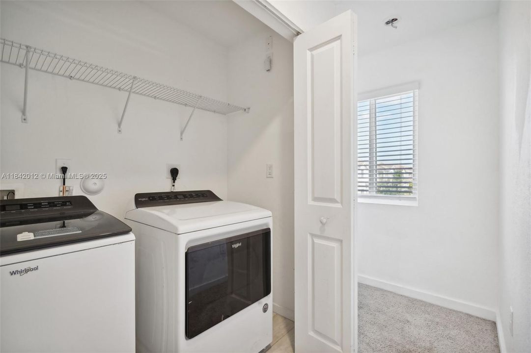 En Venta: $355,000 (4 camas, 3 baños, 1374 Pies cuadrados)