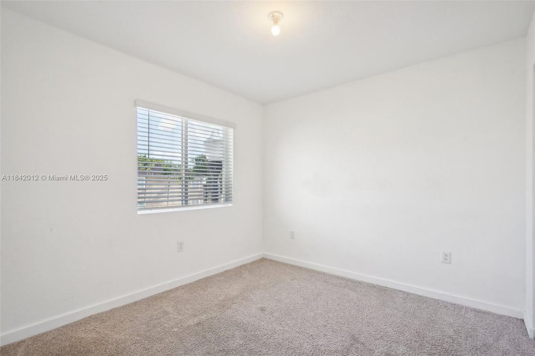 En Venta: $355,000 (4 camas, 3 baños, 1374 Pies cuadrados)