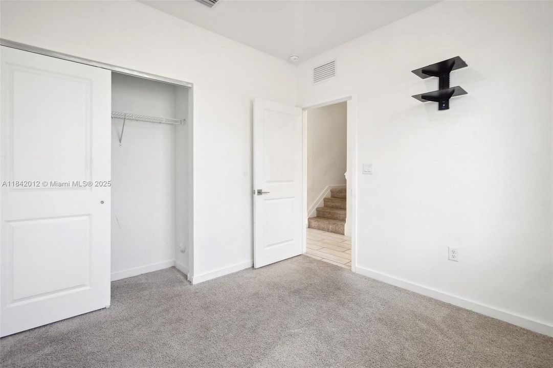 En Venta: $355,000 (4 camas, 3 baños, 1374 Pies cuadrados)