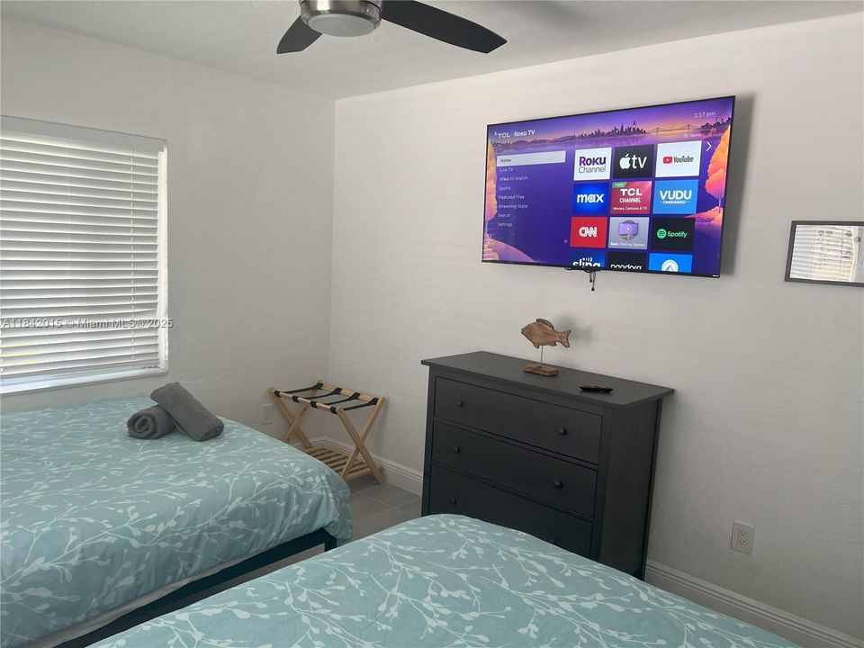 Recently Rented: $3,050 (3 beds, 2 baths, 1218 Square Feet)