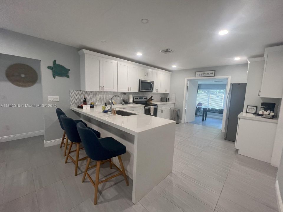 Recently Rented: $3,050 (3 beds, 2 baths, 1218 Square Feet)