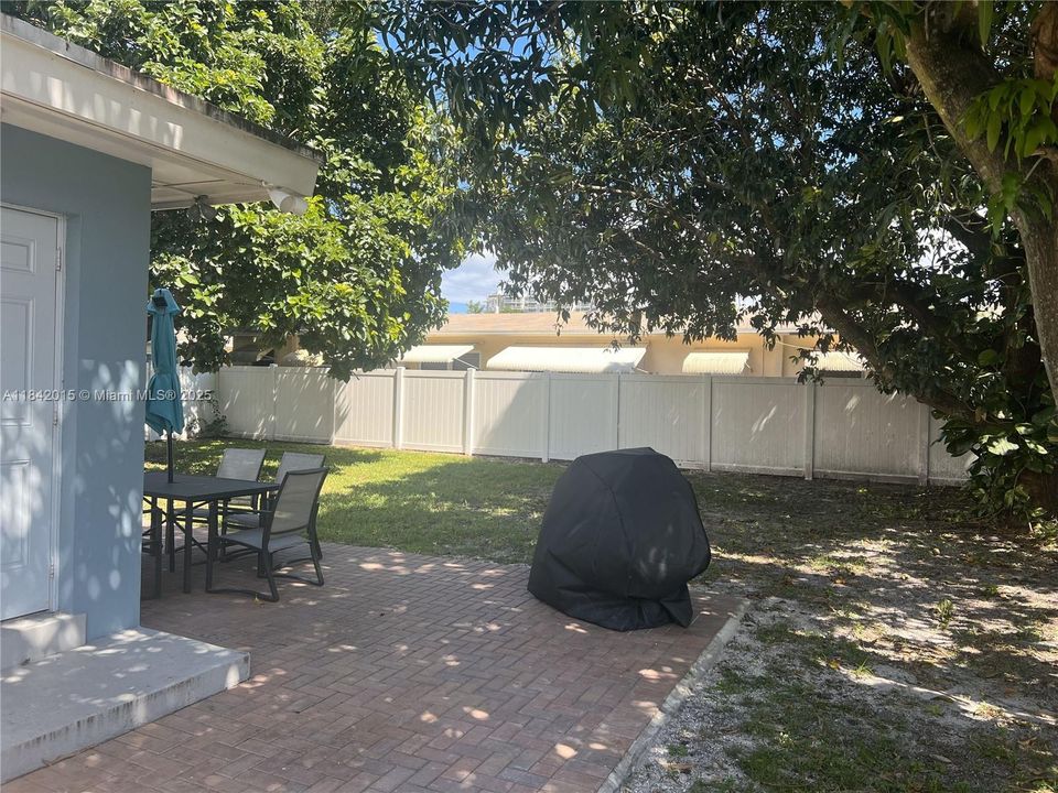 Recently Rented: $3,050 (3 beds, 2 baths, 1218 Square Feet)