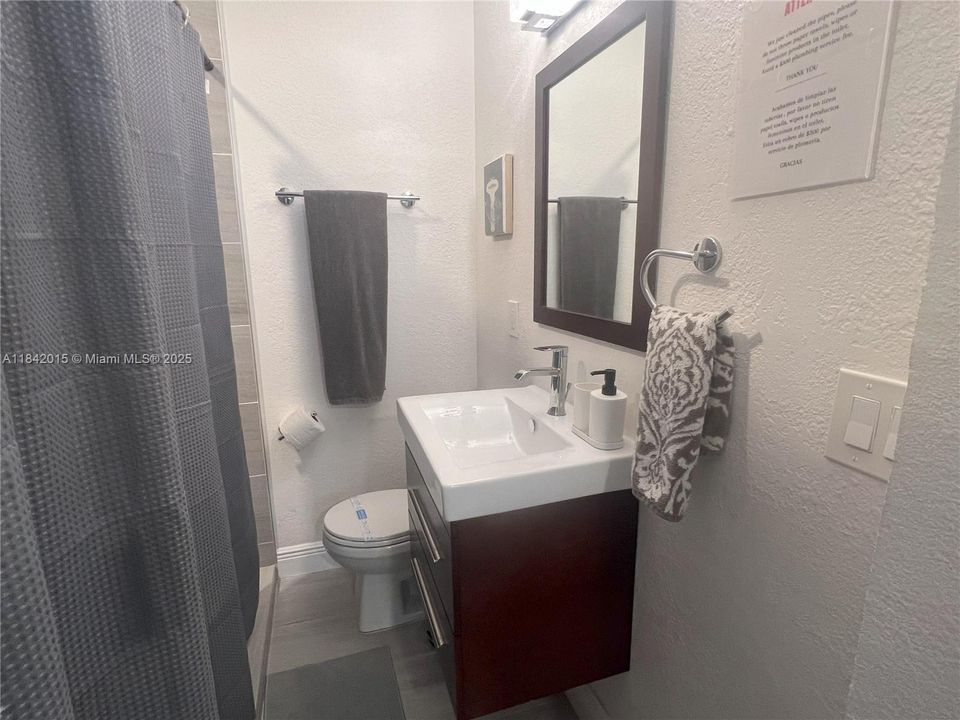 Recently Rented: $3,050 (3 beds, 2 baths, 1218 Square Feet)