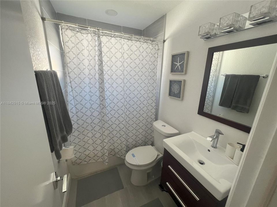 Recently Rented: $3,050 (3 beds, 2 baths, 1218 Square Feet)