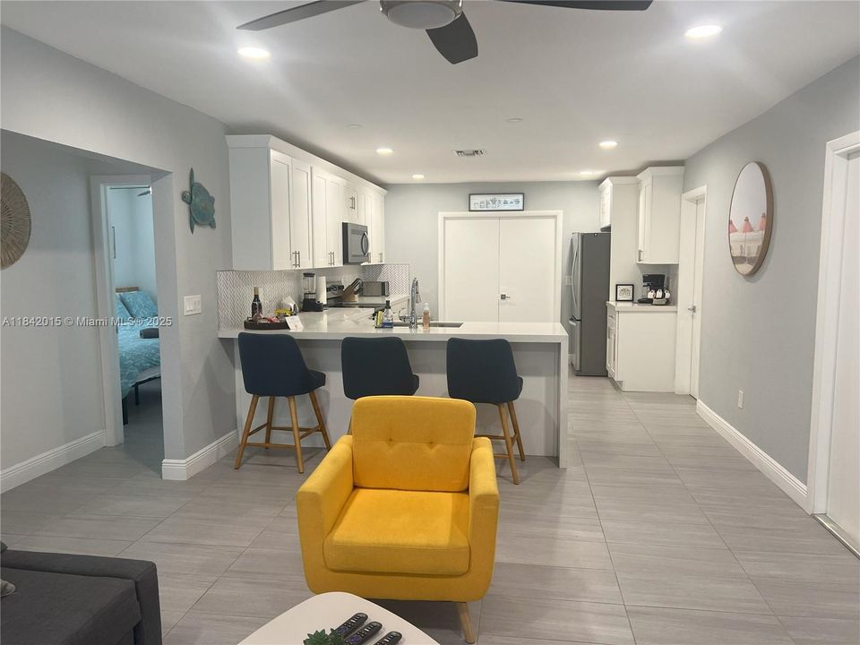 Recently Rented: $3,050 (3 beds, 2 baths, 1218 Square Feet)